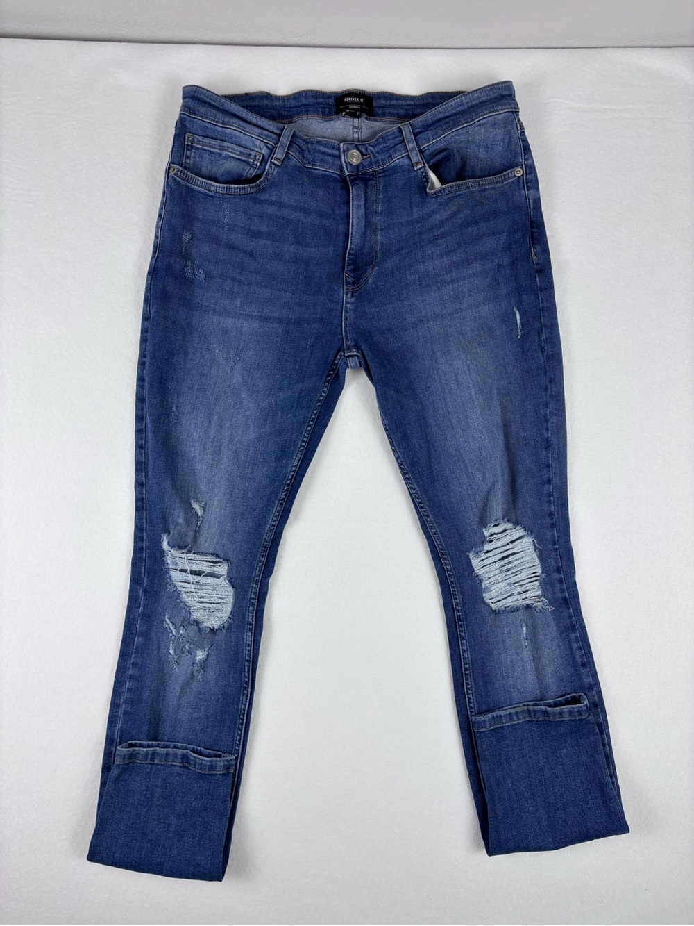 Forever 21 women’s Skinny Jeans Size 34 Blue Distressed Ripped Denim